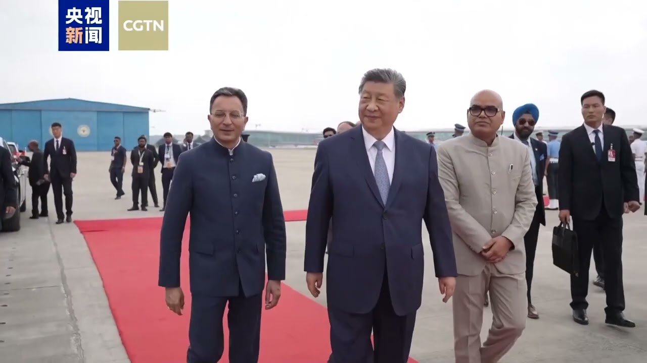 President Xi warmly welcomed upon arrival in New Delhi